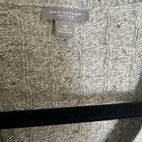 Vtg ANN TAYLOR Womens 100% Cashmere Cable Knit Sweater cable knit gray M - Picture 2 of 3